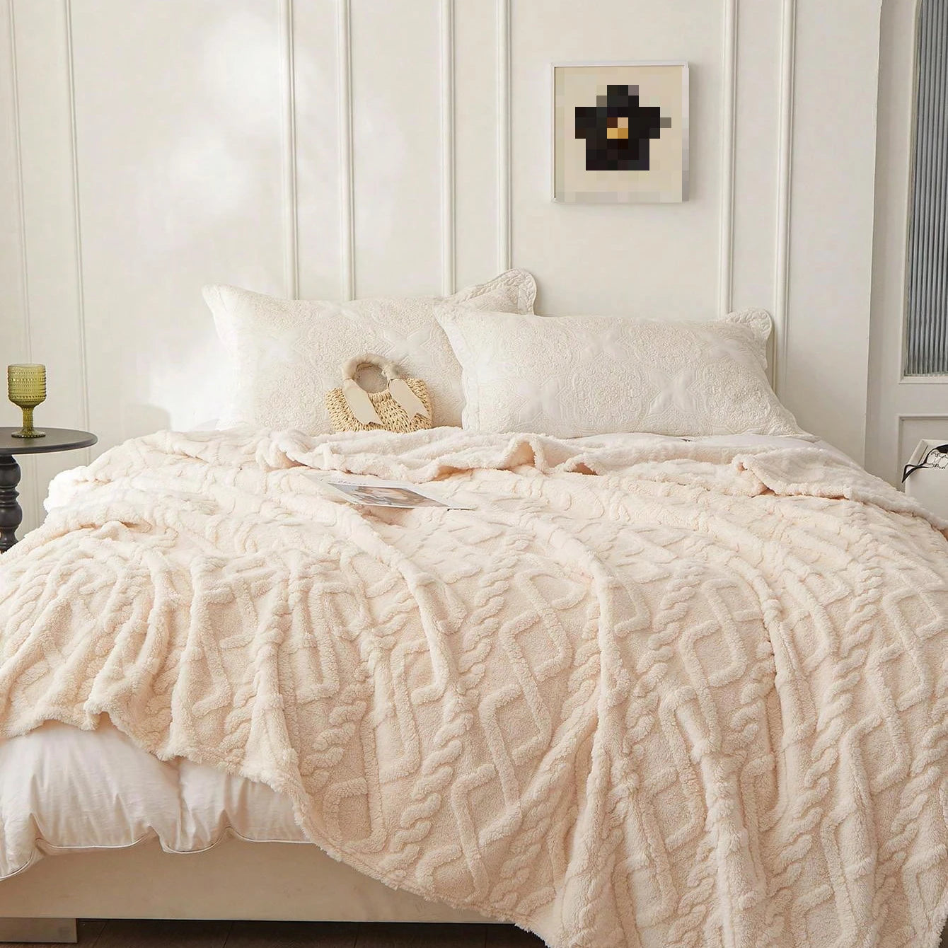 Soft and Lightweight Coral Fleece Blanket - Multi-Purpose Bed Cover for Sofa, Travel & Home Use - Loovy #
