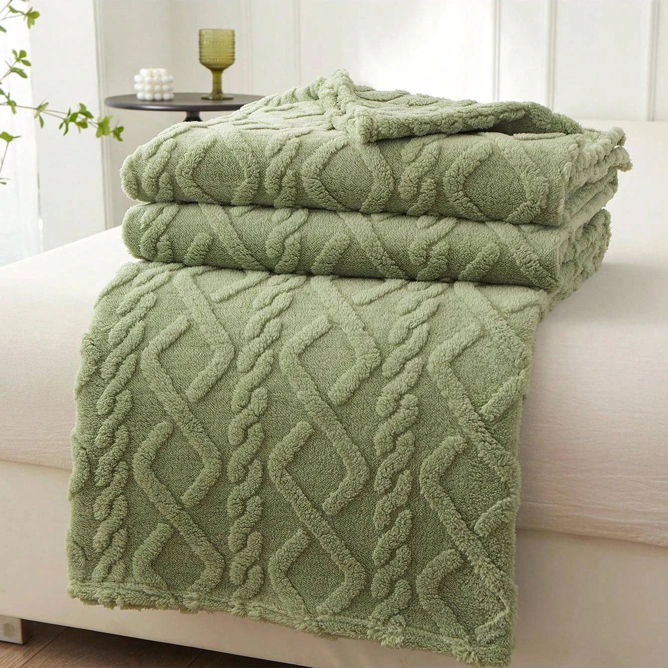 Soft and Lightweight Coral Fleece Blanket - Multi-Purpose Bed Cover for Sofa, Travel & Home Use - Loovy #