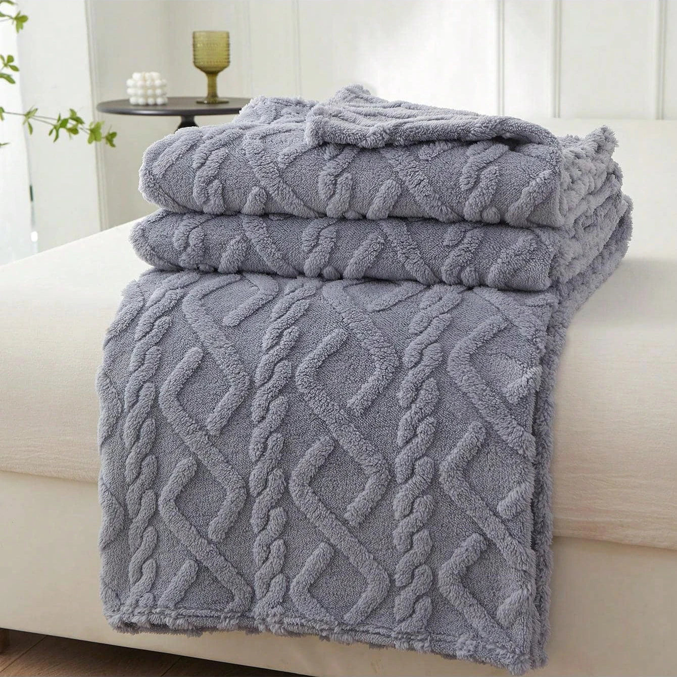 Soft and Lightweight Coral Fleece Blanket - Multi-Purpose Bed Cover for Sofa, Travel & Home Use - Loovy #