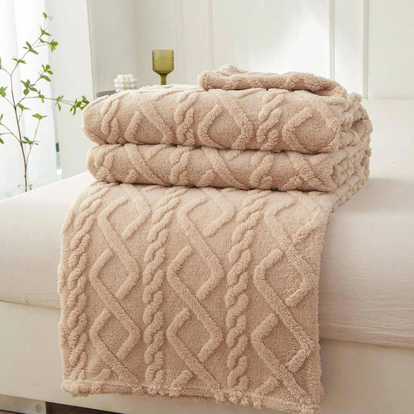 Soft and Lightweight Coral Fleece Blanket - Multi-Purpose Bed Cover for Sofa, Travel & Home Use - Loovy #