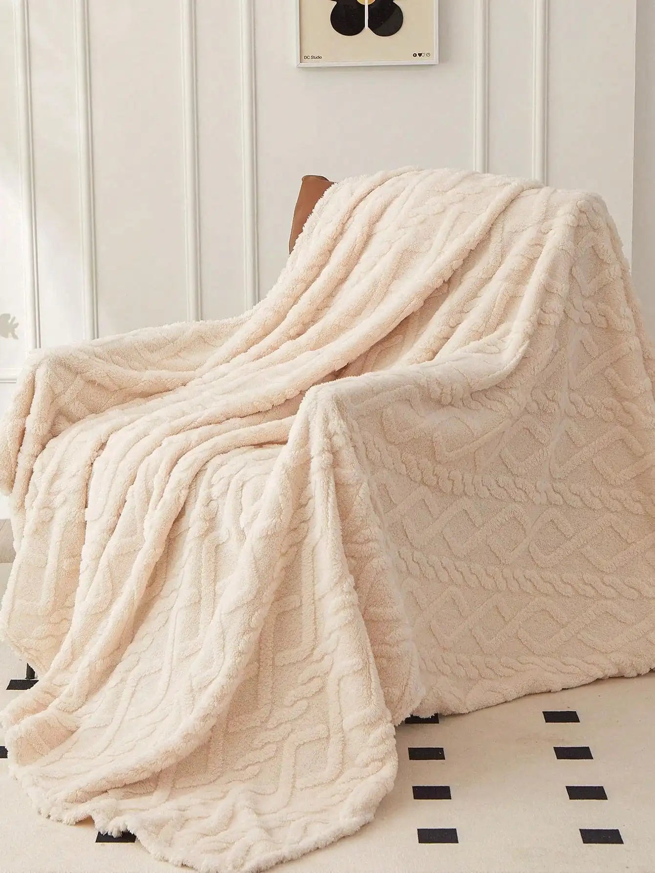 Soft and Lightweight Coral Fleece Blanket - Multi-Purpose Bed Cover for Sofa, Travel & Home Use - Loovy #