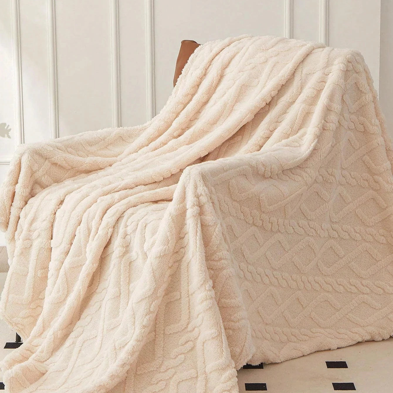 Soft and Lightweight Coral Fleece Blanket - Multi-Purpose Bed Cover for Sofa, Travel & Home Use - Loovy #