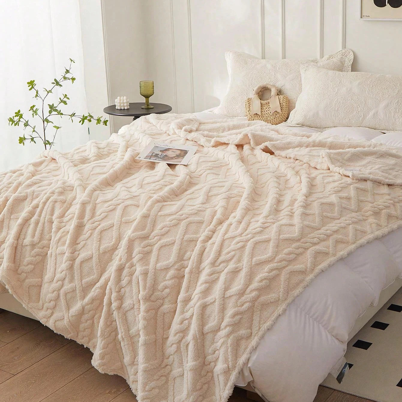 Soft and Lightweight Coral Fleece Blanket - Multi-Purpose Bed Cover for Sofa, Travel & Home Use - Loovy #